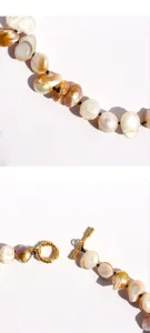 Vue détaillée du collier de perles baroques faites main avec fermoir OT doré et cordon.