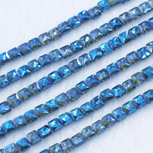 Gedetailleerd overzicht van 6mm blauwe kristalglas gefacetteerde vierkante kralen voor DIY