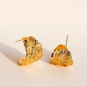 Gouden gestructureerde dikke C-vormige oorbellen vintage abstract lava ontwerp sieraden