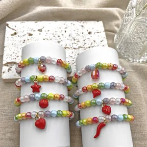 Kleurrijke kristalen kralenarmbanden rode hanger dopamine stijl mode sieraden display