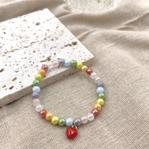 Kleurrijke dopamine kristal kralen armband met rode hart hanger voor dagelijkse stijl