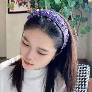 Diadema de terciopelo hecha a mano con cuentas de cristal, vintage morada accesorio.