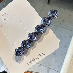 Elegante haarspeld met fonkelende strass steentjes en paarse kristallen voor elke stijl.