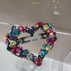Pince à cheveux cœur en strass étincelants avec cristaux colorés pour filles détail.