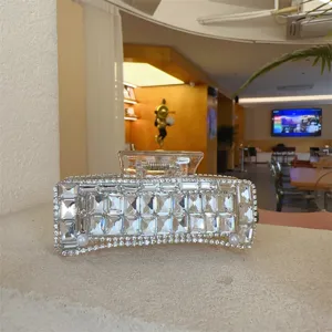 Glänzende Strass Haarklammer, luxuriöse Kristall Haarkralle für elegante Frauen Frisur Details.