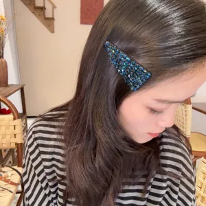 Pince à cheveux triangulaire de style coréen avec strass bleu foncé, accessoire de mode.