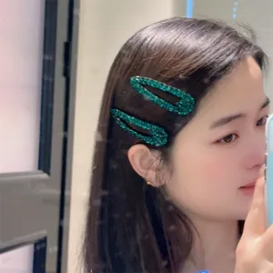 Glitzernde grüne Strass geometrische Haarspangen, elegante Seitenhaarspangen für süßes Styling.