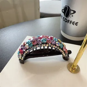 Pince cheveux banane strass détail, accessoire coiffure cristal multicolore scintillant et élégant.