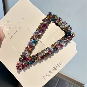 Glitzernde Strass geometrische Dreieck Haarspange bunter Kristall Haarschmuck Detail Ansicht
