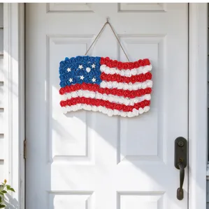 Amerikanische Flagge Türbehang aus bunten Schaumstoffrosen für die Haustür Dekoration.