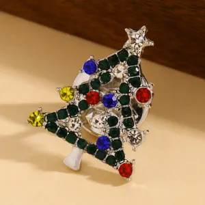 Broche strass arbre de noël détail, bijou de mode festif en cristal étincelant élégant.