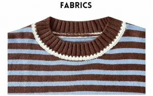 Detailweergave van casual gestreepte dames gebreide truien met contrasterende kleuren en zachte stof.