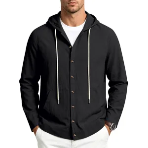 Vue rapprochée de la chemise à capuche en lin noir pour homme avec boutons et cordon.