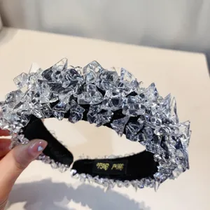 Diadema ancha de esponja transparente con cristales, diseño exagerado y moderno.