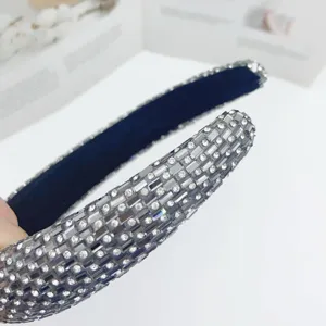 Vue détaillée de serre-tête strass scintillant, accessoire de cheveux femme