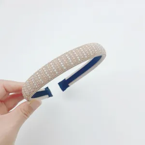 Exquisite pearl and rhinestone detailed headband, sparkling crystal hair accessory for elegant style.