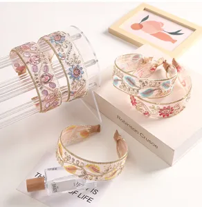 Exquisite embroidered hair hoop detail view, elegant floral design hair accessory for daily wear.