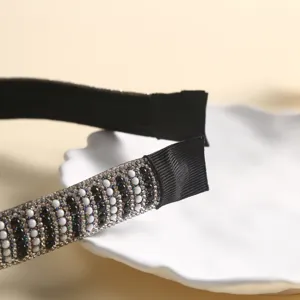 Elegant rhinestone headband, sparkling crystal and pearl beaded hair hoop for women and girls.
