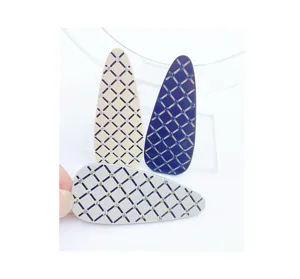 Acrylic rhinestone teardrop hair clip detail, elegant grid pattern side clip for women.