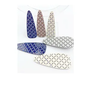 Close-up of elegant acrylic hair clips featuring diamond lattice patterns and sparkling rhinestones.