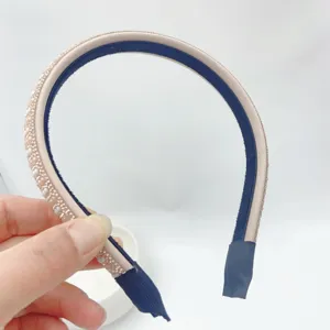 Elegant rhinestone and pearl headband for women, chic hair hoop with sparkling crystals.
