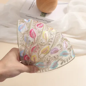 Cinta de encaje bordada colorida con hilo dorado y lentejuelas para accesorios de cabello.