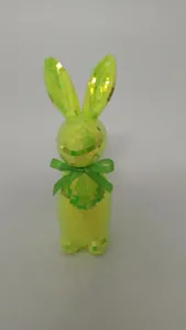 Belle figurine lapin disco en mosaïque verte avec nœud pour la décoration de fête.