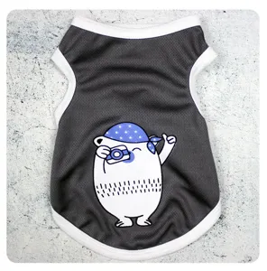 Chaleco transpirable de malla para perros y gatos, ropa de verano gris con lindo estampado oso.