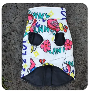 Chaleco de invierno para perro con patrón de graffiti colorido abrigo cálido impermeable