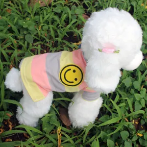 Leuk gekleurd gestreept huisdier t-shirt met smiley patch voor kleine honden zomerkleding