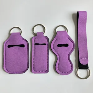 Vista detallada del conjunto de portabotellas y correa de neopreno de color morado.