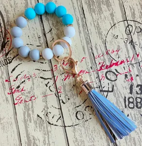 Buntes Silikon Perlen Armband Schlüsselanhänger mit PU Quaste für Damen Alltag nutzen.