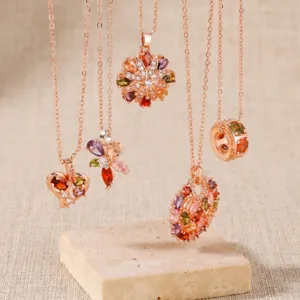 Set collana con ciondolo in zircone cubico colorato color oro rosa per gioielli moda donna.