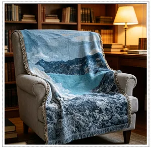 Coperta plaid tessuta con paesaggio oceanico blu, fodera per divano e dettaglio arazzo.