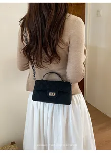 Borsa a tracolla nera trapuntata con catena e manico borsa elegante stile retro chic