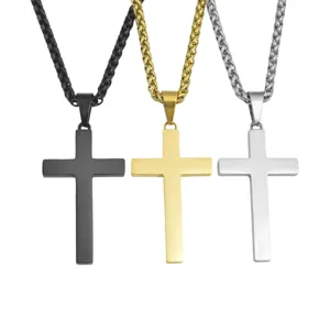 Collana con ciondolo a croce in acciaio inox disponibile in nero, oro e argento.