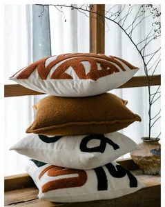 Moderne minimalistische Plüsch-Strick-Kissen für Sofa, gemütliches Kissen für Herbst und Winter.