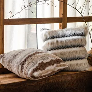 Moderne minimalistische Plüsch Kissenet, weiches Kunstfell Kissen für Sofa im Herbst Winter.
