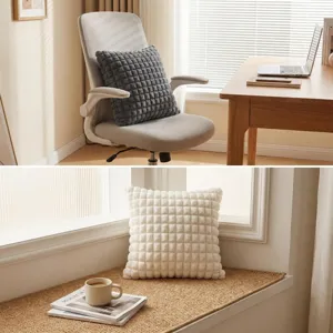 Nordisch Pluesch Waffel Zierkissen fuer Sofa, weiches Deko Rueckenkissen Detailansicht.