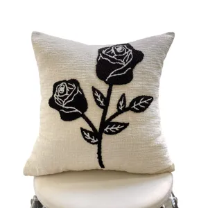 Coussin décoratif brodé rose style wabi-sabi, coussin luxueux en chenille pour canapé.