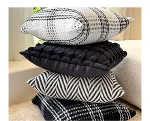 Luxe style français coussin empilé, oreiller de canapé motif noir et blanc pour le salon.