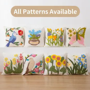 Ländlicher Stil bestickte Kissenbezüge mit Blumen Vogel Schmetterling Motiven für das Sofa.