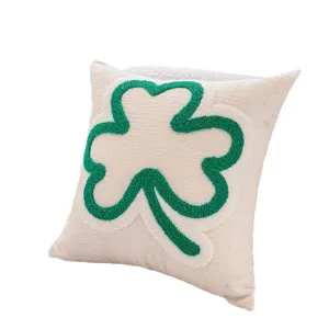 Housse de coussin trèfle vert Saint-Patrick, taie de coussin crème pour décor de canapé.