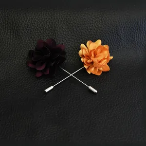 Ensemble de broche de revers en tissu fait à la main, accessoire élégant pour costume.