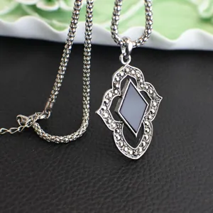 Retro Thai silver necklace for women, elegant vintage geometric pendant clavicle chain jewelry.