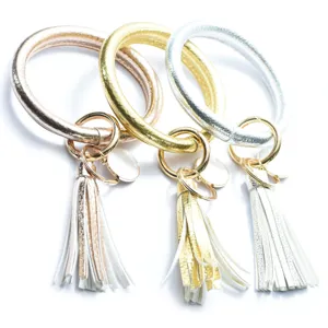 Trendy PU lederen O-ring armband sleutelhanger met kwastje en stijlvolle metalen afwerking.