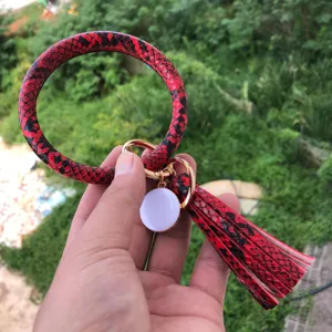 Bracciale Portachiavi in Pelle PU con Stampa Serpente Rosso e Nappa Dorata con Ciondolo