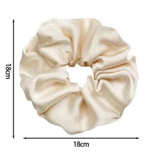 Effen satijnen haarscrunchie, elegant stoffen haarelastiek detailweergave, 18cm.