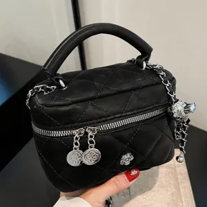 Bolso neceser acolchado negro con cadena para mujer, elegante bolso bandolera de asa.