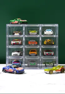 Vista dettagliata di una vetrina espositiva trasparente a 12 scomparti con modellini auto.